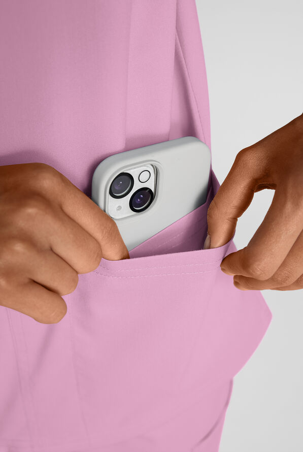 Blusa médica UA Butter-Soft STRETCH con cuello en V y 3 bolsillos para mujer - Smokey Mauve - 5