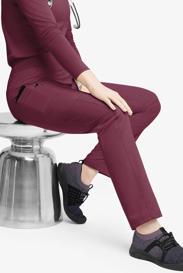 Pantal&oacute;n m&eacute;dico Butter-Soft Originals de tiro medio estilo yoga con piernas entalladas y 5 bolsillos para mujer - Wine - 4