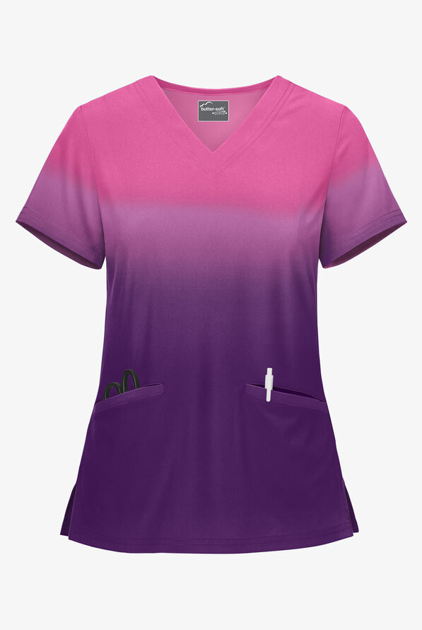Blusa médica estampada Butter-Soft STRETCH Prism Ombre Eggplant con cuello en V y 2 bolsillos para mujer - null - 1