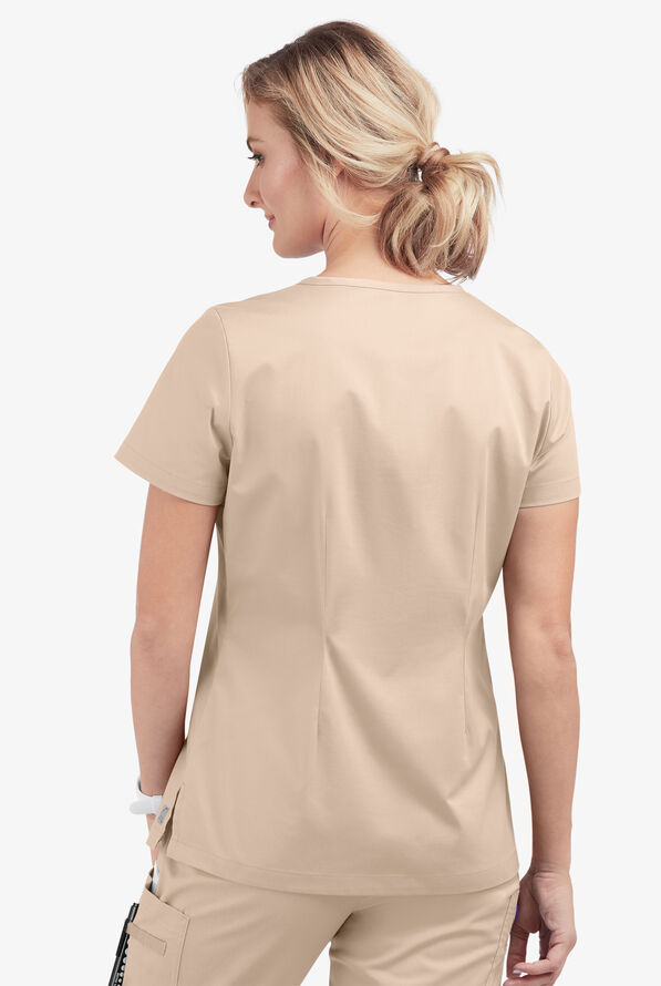 Blusa m&eacute;dica Butter-Soft STRETCH con cuello en V y 2 bolsillos para mujer - Iced Latte - 4