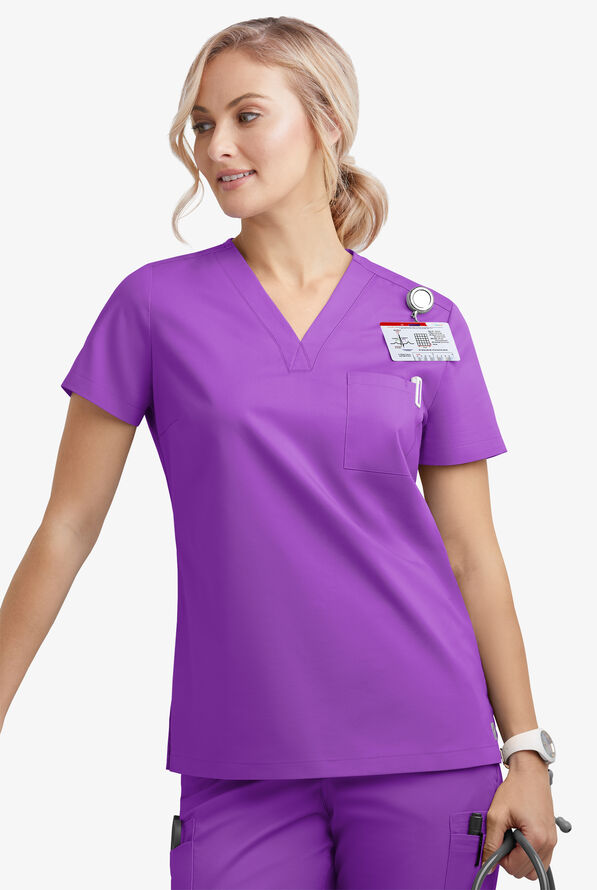 Blusa m&eacute;dica Butter-Soft STRETCH con cuello en V y 2 bolsillos para mujer - Wild Plum - 3