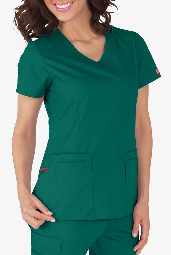 Blusa m&eacute;dica Dickies EDS Signature de corte contempor&aacute;neo con cuello en V y 6 bolsillos para mujer - Hunter - 4