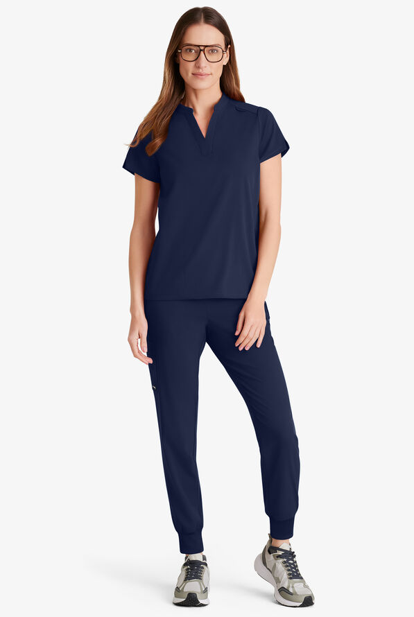 Blusa m&eacute;dica Grey's Anatomy&trade; by Barco Spandex STRETCH Avery con cuello mao y 2 bolsillos para mujer - Indigo - 4