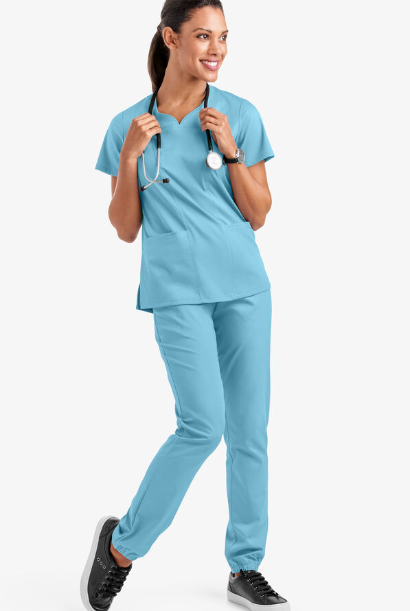 Blusa médica UA Butter-Soft STRETCH con escote corazón y 4 bolsillos para mujer - Poolside View - 2