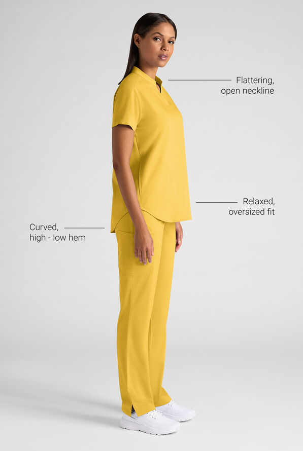 Blusa m&eacute;dica holgada Butter-Soft STRETCH FLXTEK estilo Henley con 2 bolsillos para mujer - Warm Sun - 3