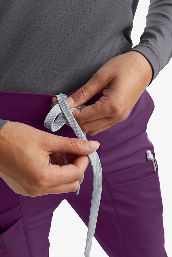 Pantal&oacute;n m&eacute;dico ReSurge by Butter-Soft estilo jogger con 8 bolsillos para mujer **Ligeramente IRREGULAR** - Eggplant - 3