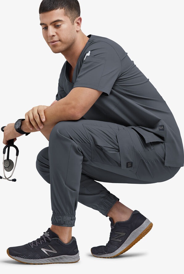 Pantal&oacute;n m&eacute;dico UA Butter-Soft STRETCH estilo cargo jogger con 7 bolsillos para hombre - Pewter - 4