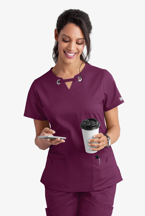 Blusa m&eacute;dica UA Butter-Soft STRETCH con ojales y 4 bolsillos para mujer - Wine - 7