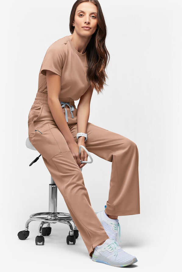 Pantal&oacute;n m&eacute;dico ReSurge Crystal Petite de tiro alto con piernas anchas y 7 bolsillos para mujer - Warm Terrazzo - 5