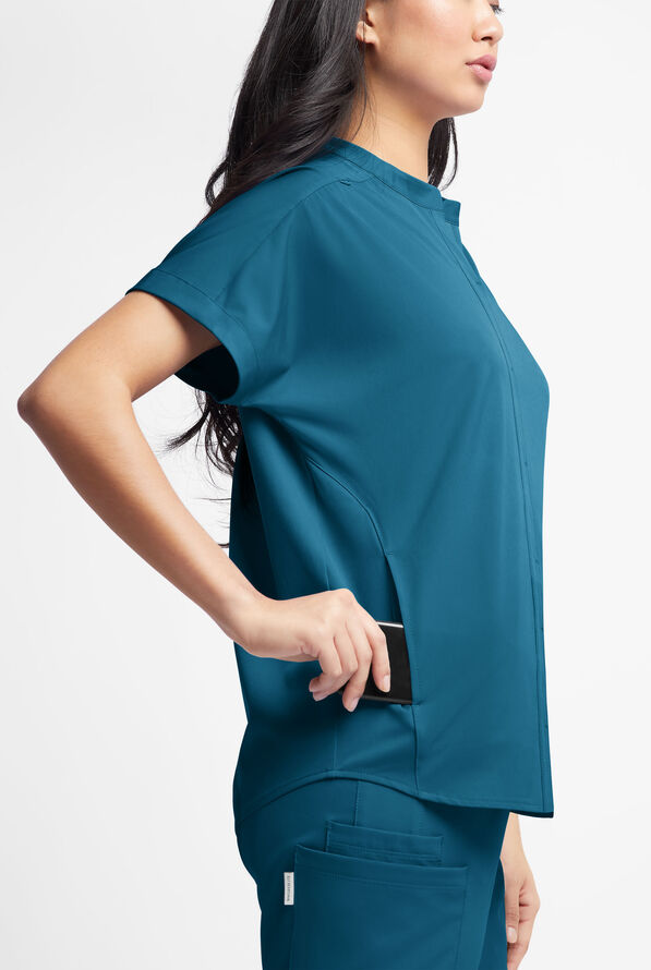 WhisperLite Women’s Aerin 3-Pocket Oversized Dolman Sleeve Scrub Top - Caribbean Blue - 2
