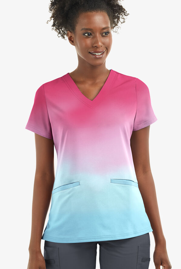 Blusa médica estampada UA Butter-Soft STRETCH Evening Sky Ombre View con cuello en V y 2 bolsillos de ojal en ángulo para mujer - null - 1