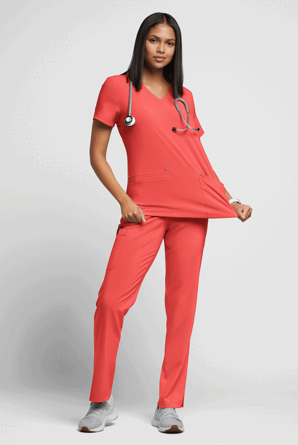 Blusa m&eacute;dica Easy STRETCH Lina con cuello en V ingleteado y 4 bolsillos para mujer - Spiced Coral - 4