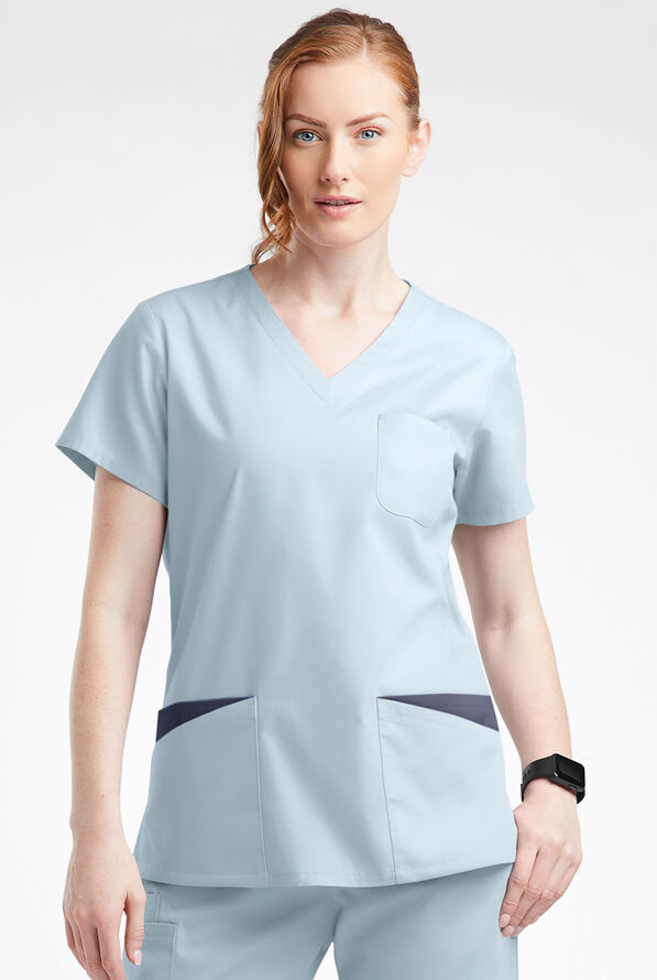 Blusa médica Butter-Soft Originals con cuello en V redondeado y 7 bolsillos para mujer - Morning Dew/Navy - 2