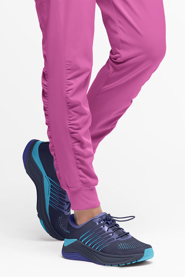 Pantalón médico WhisperLite Calla Petite estilo cargo con pierna fruncida y 6 bolsillos para mujer - Magnesium Pink - 5