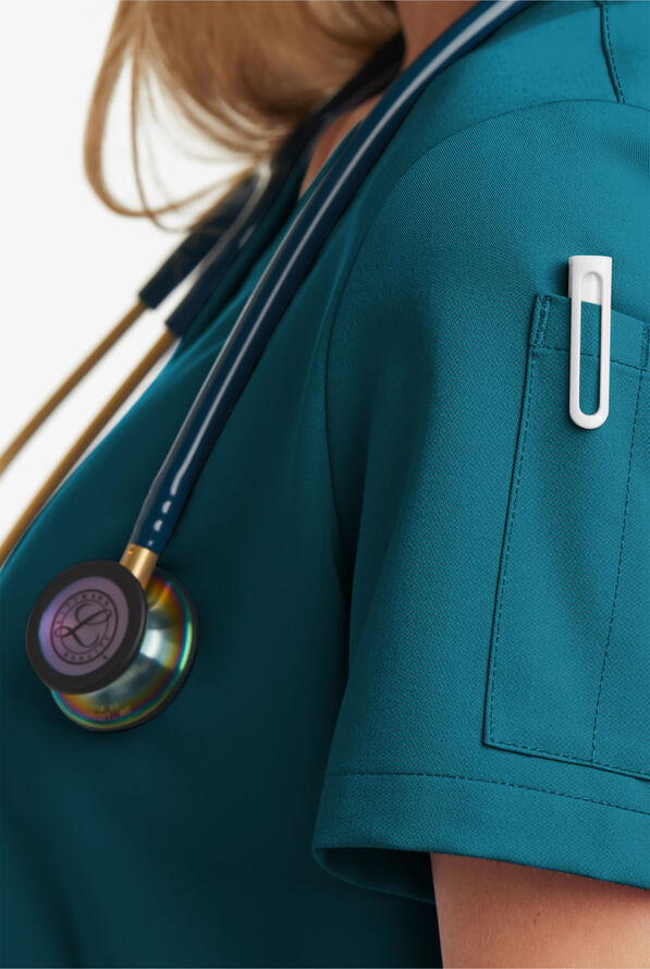 Blusa m&eacute;dica MOVEMENT by Butter-Soft Antares STRETCH con cuello en V y 6 bolsillos para mujer - Caribbean Blue - 7