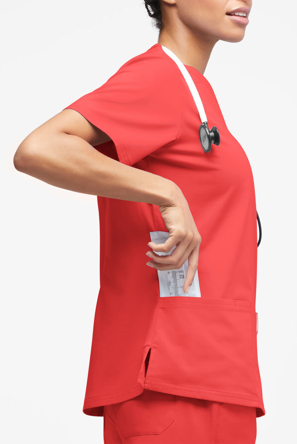 Blusa m&eacute;dica Butter-Soft STRETCH con cuello en V y 4 bolsillos para mujer - Radiant Red - 3