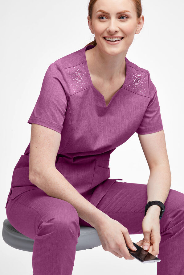 Blusa m&eacute;dica UA Butter-Soft STRETCH Crystal Bling con 6 bolsillos para mujer - Berry Wine Heather - 5