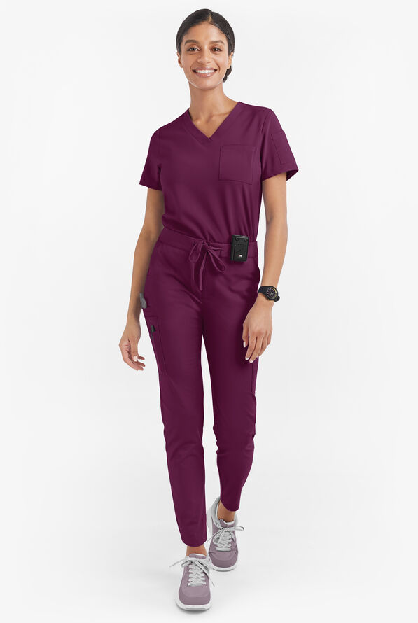 Pantal&oacute;n m&eacute;dico UA Butter-Soft STRETCH estilo cargo con 10 bolsillos para mujer - Wine - 2