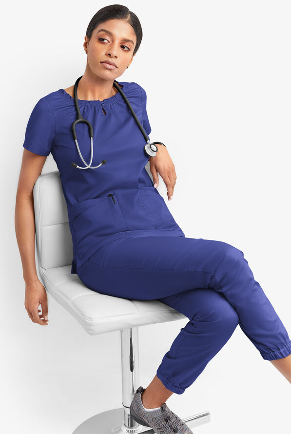 Blusa m&eacute;dica UA Butter-Soft STRETCH estilo campesina con mangas cortas y 6 bolsillos para mujer - Galaxy - 6