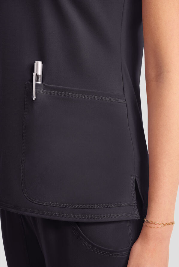 Blusa m&eacute;dica Med Couture Amp Knit STRETCH con cuello en V y 3 bolsillos para mujer - Pewter - 5