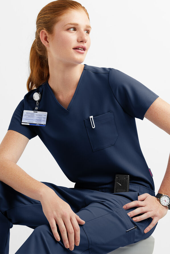 Blusa m&eacute;dica MOVEMENT by Butter-Soft Ceti con cuello en V y 1 bolsillo para mujer - Navy - 4