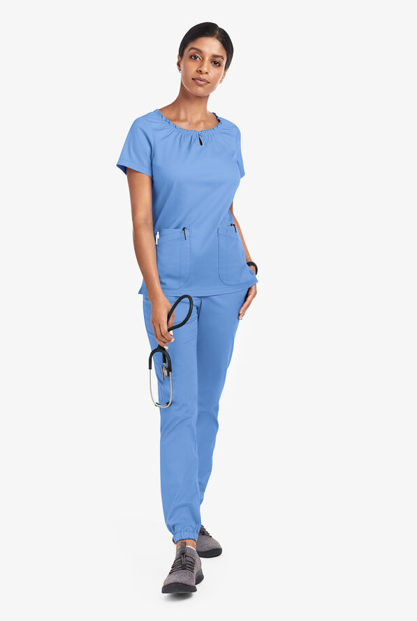 Blusa médica UA Butter-Soft STRETCH estilo campesina con mangas cortas y 6 bolsillos para mujer - Ceil Blue - 2