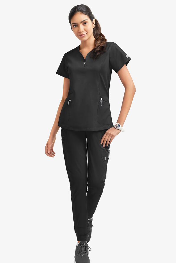 Blusa médica UA Butter-Soft STRETCH con cremallera en el cuello curvo y 4 bolsillos para mujer - Black - 2
