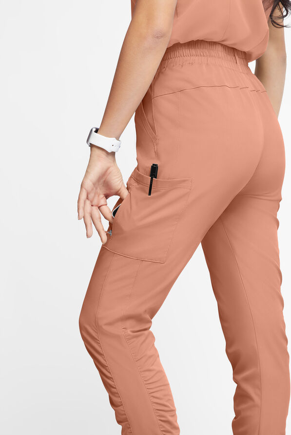 Pantalón médico WhisperLite Calla estilo cargo con pierna fruncida y 6 bolsillos para mujer - Terracotta - 3
