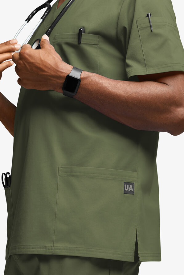 Camisa m&eacute;dica UA Butter-Soft STRETCH con cuello en V y 6 bolsillos para hombre - Light Olive - 3