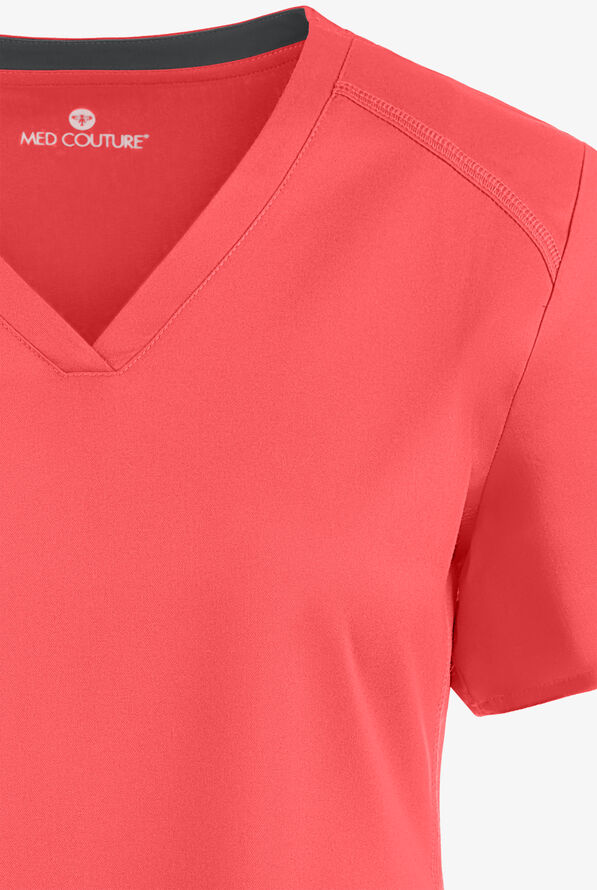 Blusa m&eacute;dica Med Couture Touch STRETCH con cuello en V, paneles laterales acanalados, fald&oacute;n camisero y 3 bolsillos para mujer - Coral - 4