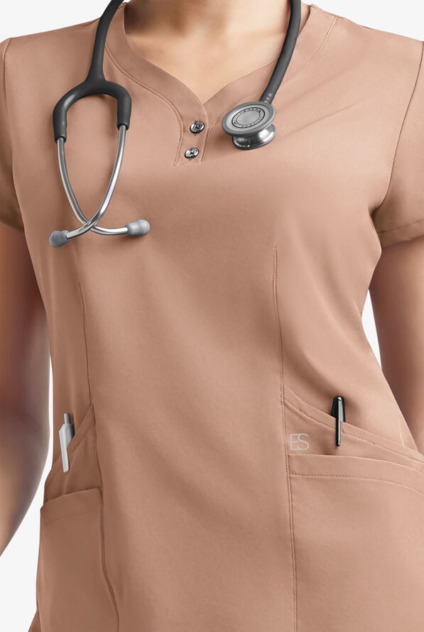 Blusa m&eacute;dica Easy STRETCH Demi estilo Henley con 4 bolsillos para mujer - Warm Terrazzo - 5