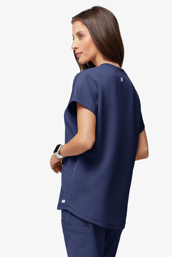 Blusa médica ReSurge con cuello redondeado y mangas dolmán para mujer - Navy - 3