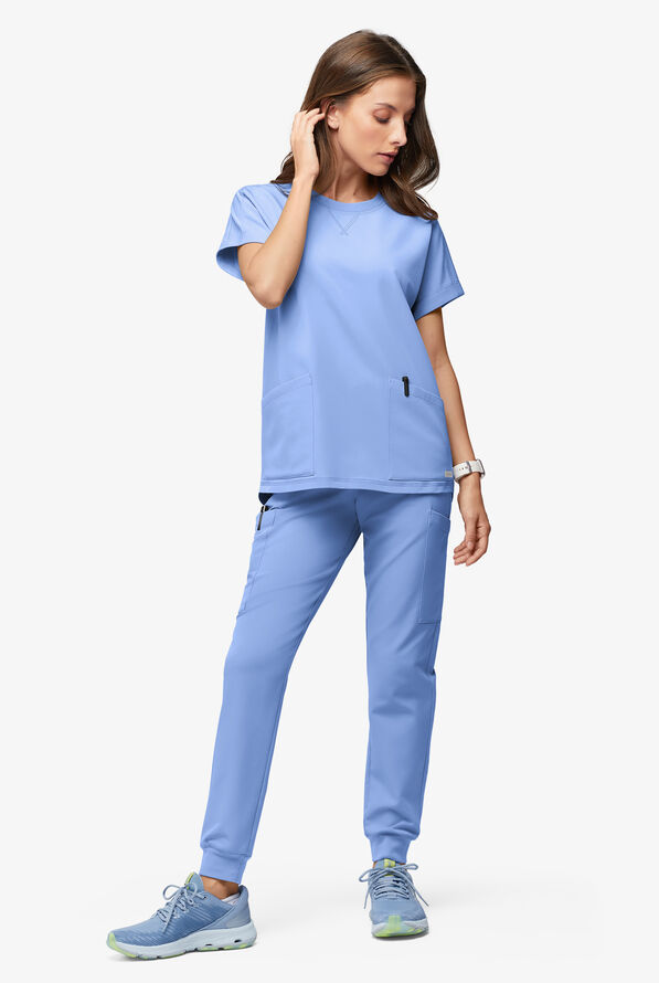 Blusa médica ReSurge con cuello redondeado y mangas dolmán para mujer - Ceil Blue - 4