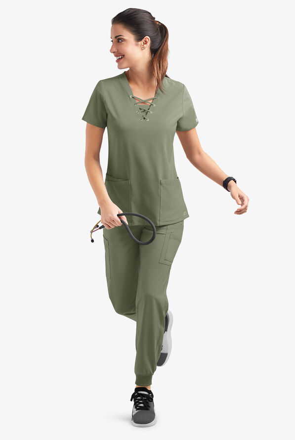 Blusa médica Easy STRETCH Gisele con cordones en el cuello en V y 5 bolsillos para mujer - Olive Leaf - 6