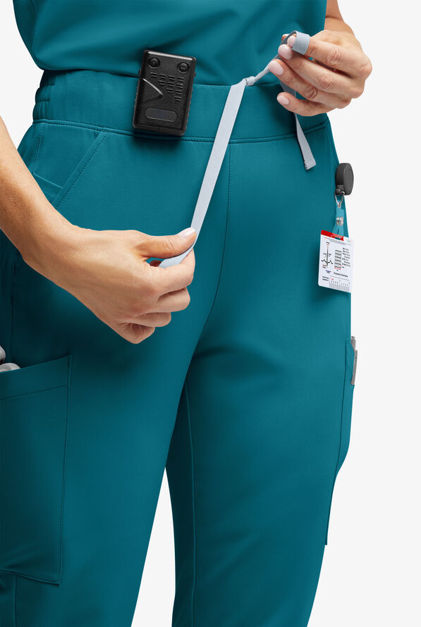 Pantalón médico ReSurge Amber estilo jogger con piernas pitillo y 7 bolsillos para mujer - Caribbean Blue - 3