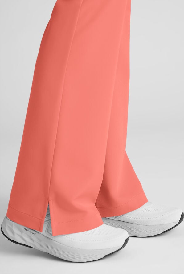 Pantal&oacute;n m&eacute;dico ReSurge Avon estilo cargo con piernas acampanadas y 7 bolsillos para mujer - Chilled Guava - 6