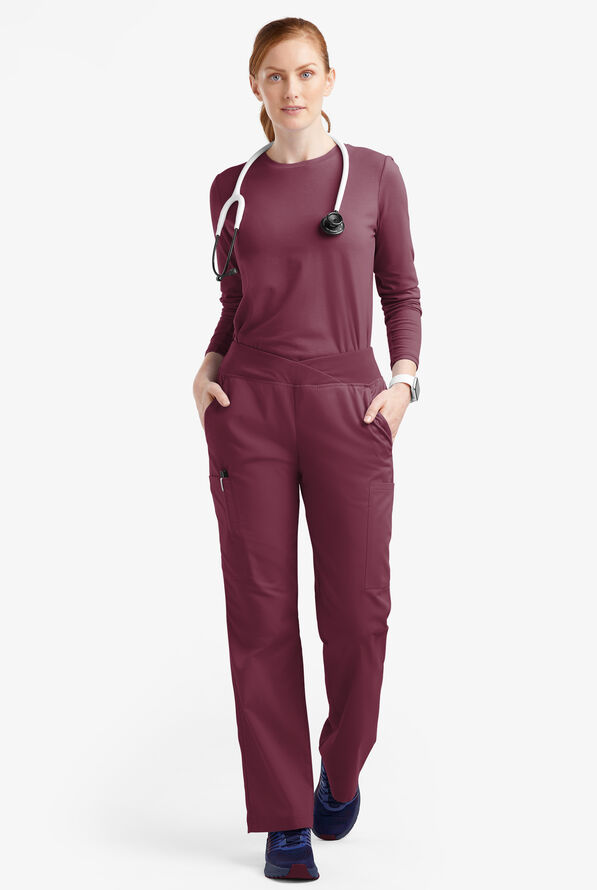 Pantal&oacute;n m&eacute;dico Butter-Soft Originals Tall de tiro medio y cintura cruzada con piernas anchas y 7 bolsillos para mujer - Wine - 4