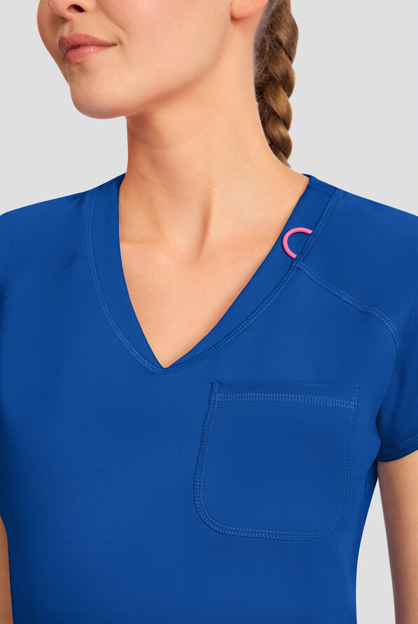Blusa m&eacute;dica Med Couture Amp Knit STRETCH con cuello en V y 3 bolsillos para mujer - Royal - 3