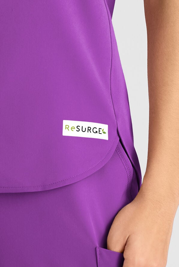 Blusa m&eacute;dica ReSurge Citrine con cuello redondo y 1 bolsillo para mujer - Fresh Purple - 6