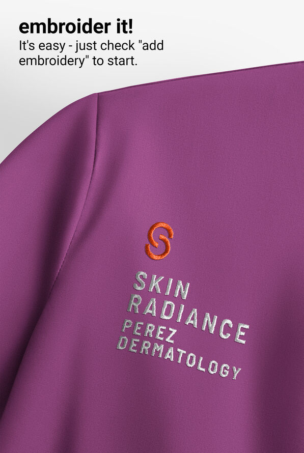 Blusa m&eacute;dica Med Couture Amp Knit STRETCH con cuello en V y 3 bolsillos para mujer - Plum Royale - 3