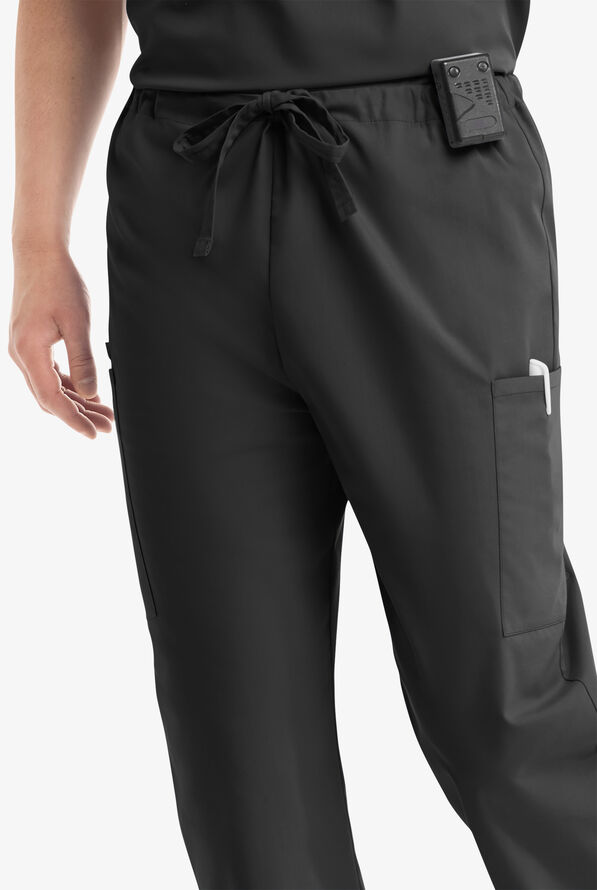 Pantalón médico unisex Butter-Soft Core by UA™ petite estilo cargo con cordón y 4 bolsillos  - Black - 2