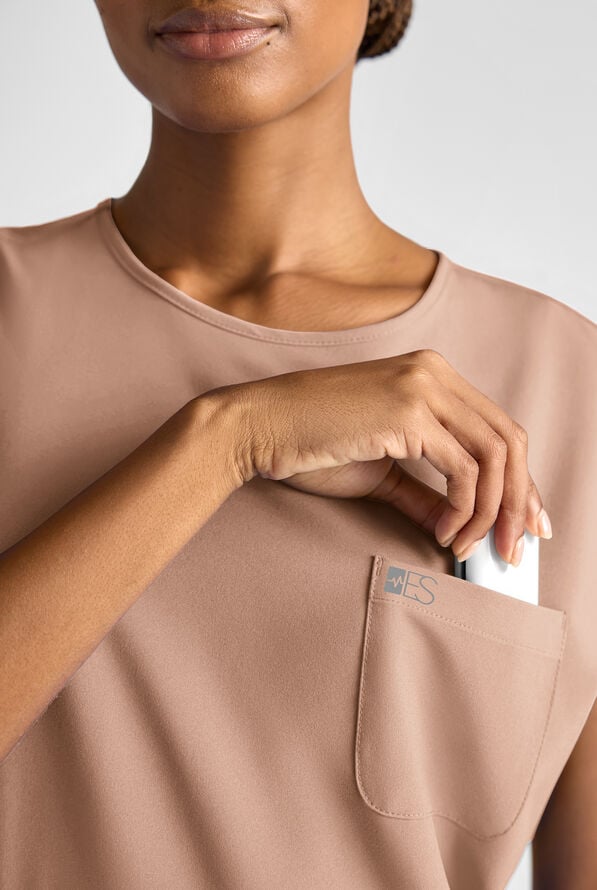 Blusa m&eacute;dica Easy STRETCH Gracie con cuello redondo y mangas dolm&aacute;n para mujer - Warm Terrazzo - 6