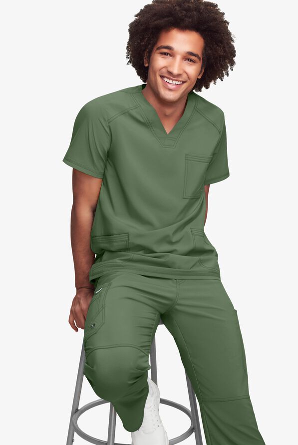 Camisa m&eacute;dica Cherokee Infinity con 2 bolsillos y paneles laterales de tejido para hombre  - Olive - 2