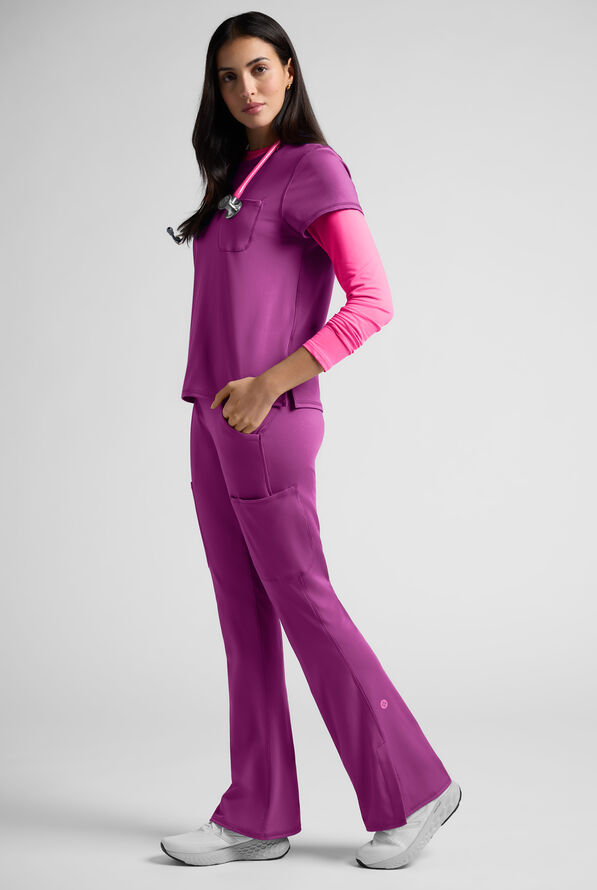 Pantal&oacute;n m&eacute;dico Med Couture Amp Knit STRETCH Petite estilo yoga con piernas acampanadas y 5 bolsillos para mujer - Plum Royale - 2