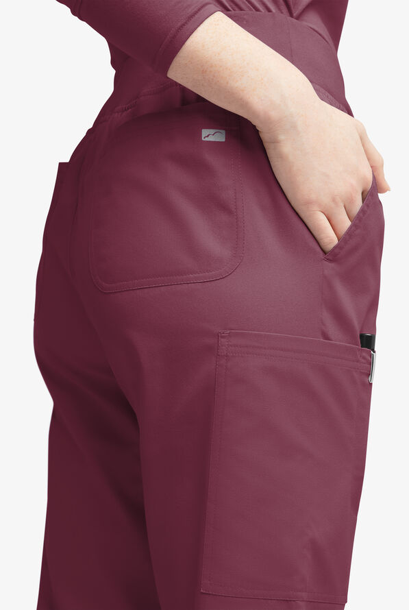 Pantal&oacute;n m&eacute;dico Butter-Soft Originals Tall de tiro medio y cintura cruzada con piernas anchas y 7 bolsillos para mujer - Wine - 3