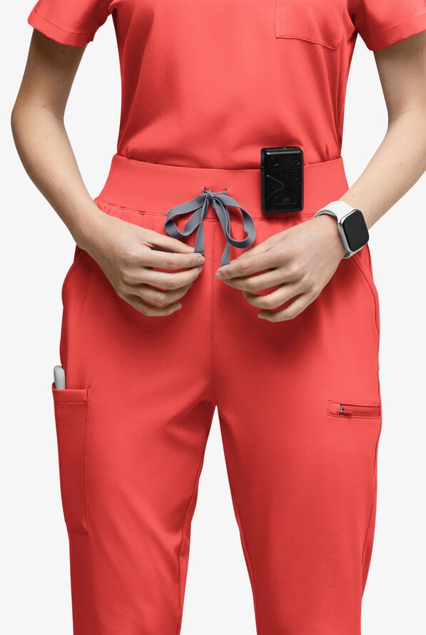 Pantal&oacute;n m&eacute;dico Easy STRETCH Olivia estilo jogger con 7 bolsillos para mujer - Spiced Coral - 3