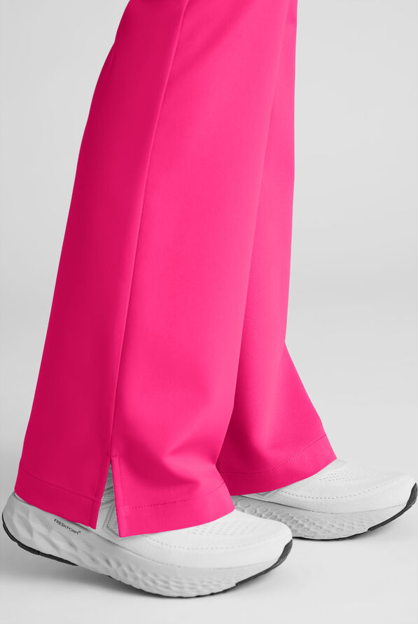 Pantalón médico ReSurge Avon estilo cargo con piernas acampanadas y 7 bolsillos para mujer - Reactive Pink - 6