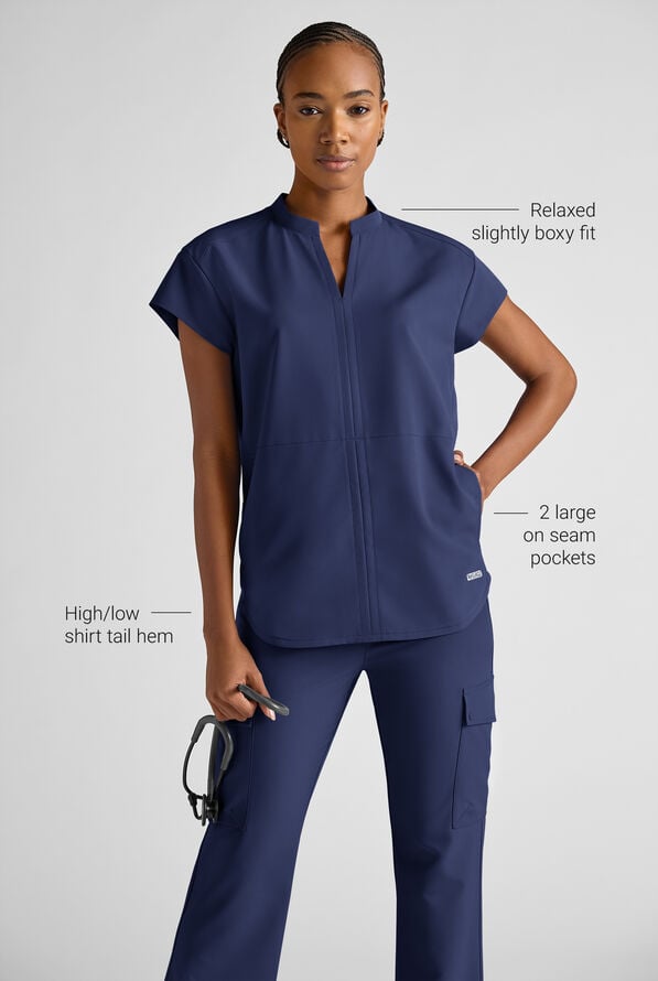 Blusa m&eacute;dica ReSurge STRETCH con mangas dolm&aacute;n y 2 bolsillos para mujer - Navy - 7