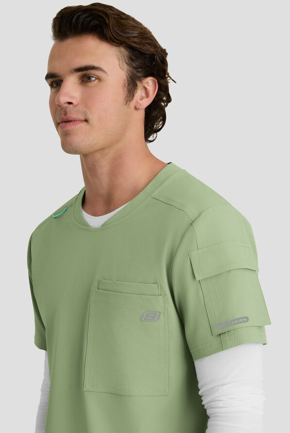 Camisa m&eacute;dica Skechers by Barco MotionTech Station STRETCH con cuello redondo con muesca y 3 bolsillos para hombre - Field Green - 3
