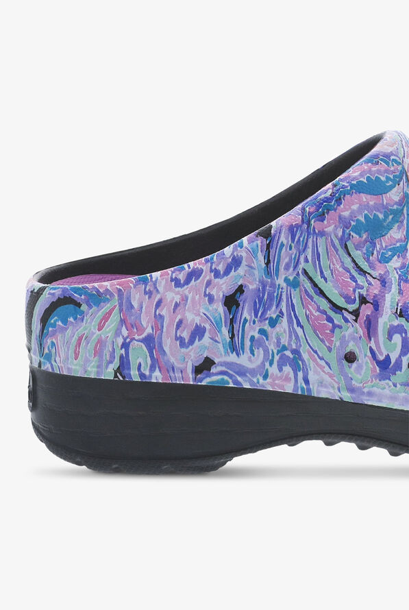 backless nursing clogs